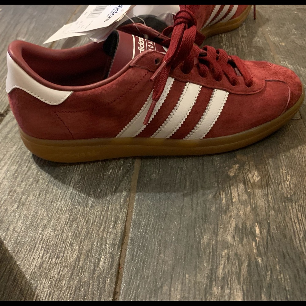 Adidas Samoa size 7.5 Brand new with tags and box